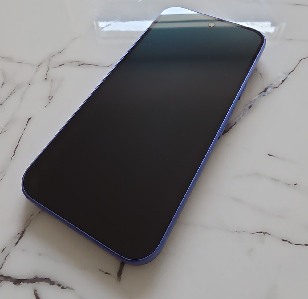 Google Pixel 10 Blue 128gb Includes phone, case and USB C cable